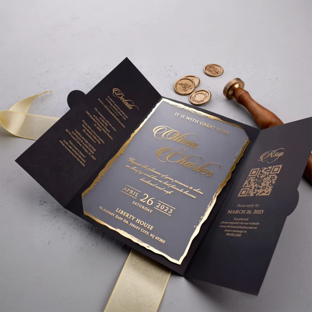 Custom Luxury Hardcover Trifold Folio Wedding Invitation Greeting Cards Gold Foil Clear Acrylic Black Envelope Marriage Invites