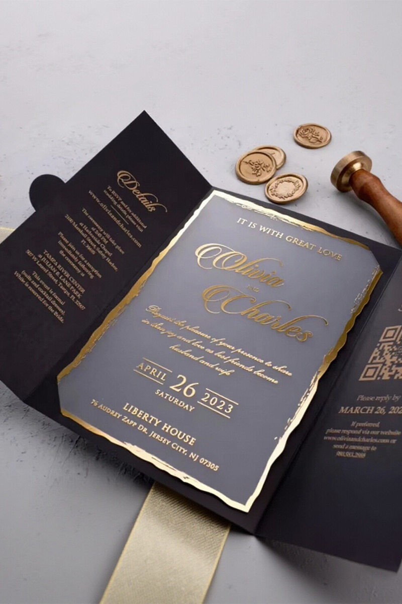 Custom Luxury Hardcover Trifold Folio Wedding Invitation Greeting Cards Gold Foil Clear Acrylic Black Envelope Marriage Invites